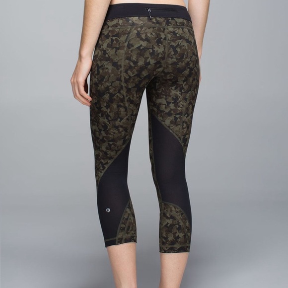 Lululemon Inspired Cropped Camo Leggings Size Small - Picture 2 of 5